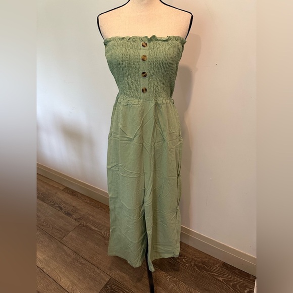 ⭐ Green Strapless Jumpsuit - Picture 1 of 9